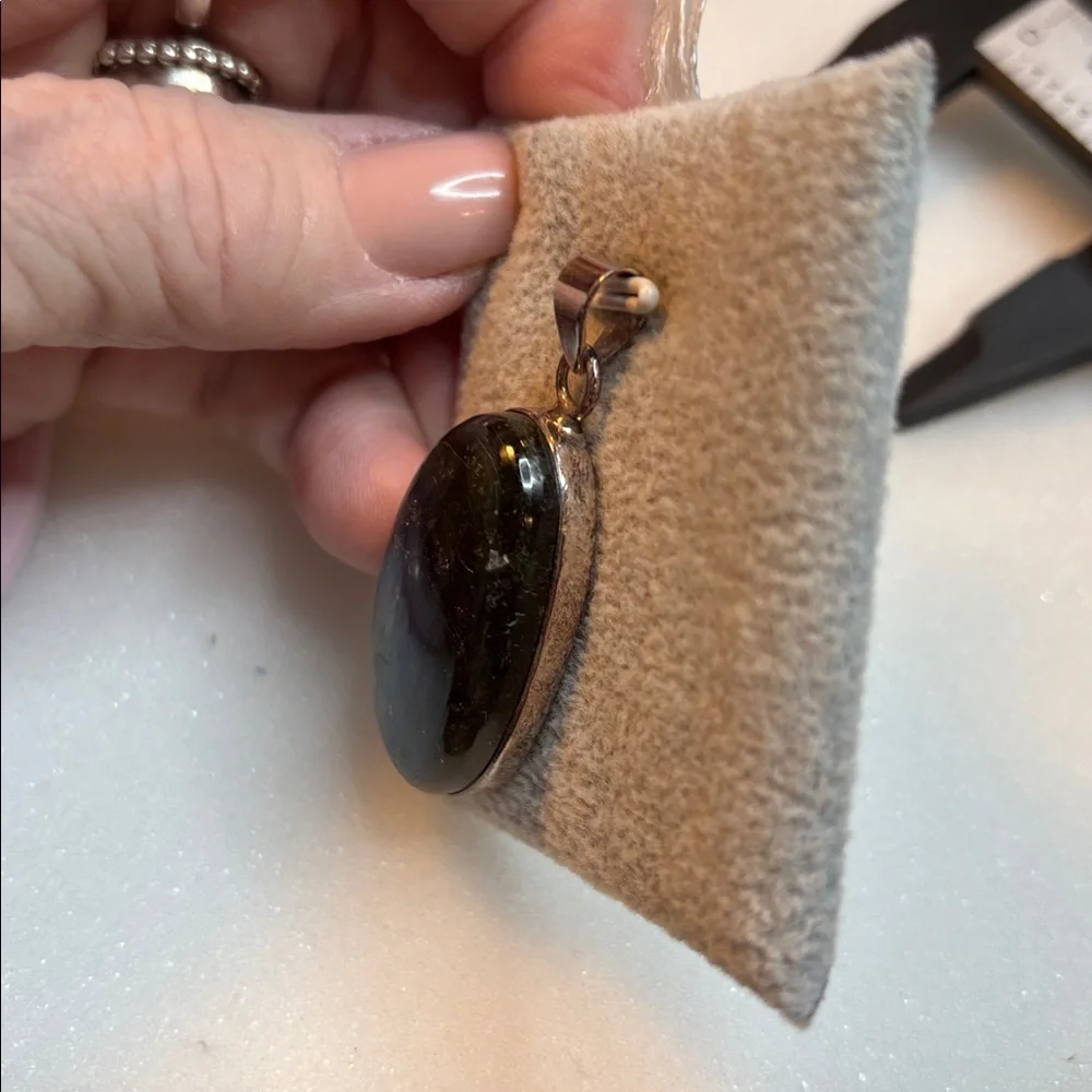 Blue fire labradorite and sterling silver pendant - Picture 6 of 7
